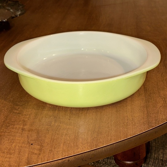 Vintage Pyrex 221 Round 8” Lime Green Cake Pie Casserole Pan Baking Dish - Picture 2 of 8